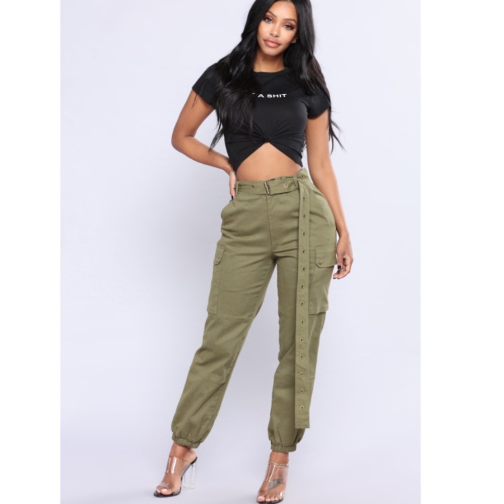 Cargo pants (no belt)